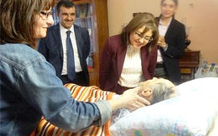 Fatma Şahin'den Münir Özkul'a ziyaret
