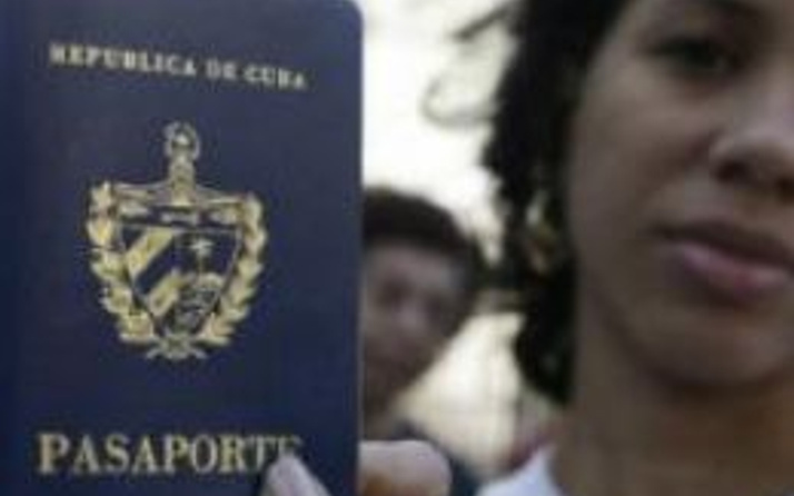 Küba yurt dışına çıkışları kolaylaştırdı