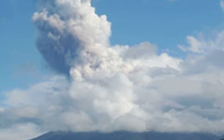 Filipinler'de Yanardağ aniden patladı