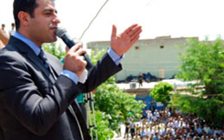 Demirtaş CHP'yi cemaat konusunda uyardı