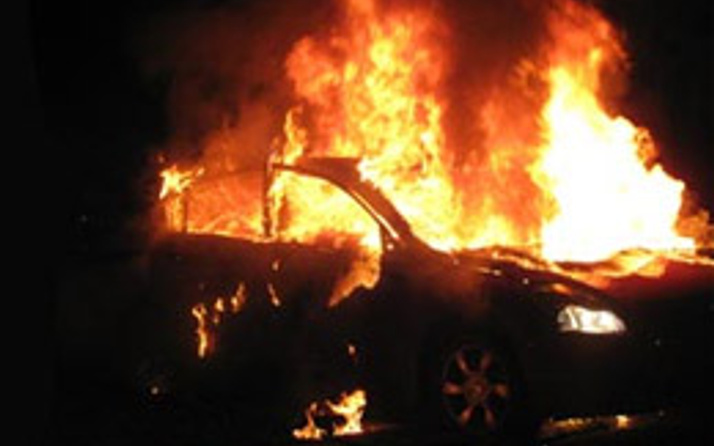 PKK'lılar Tunceli'de araç yaktı