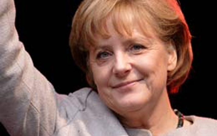 Angela Merkel'i zorlayan cemaat sorusu