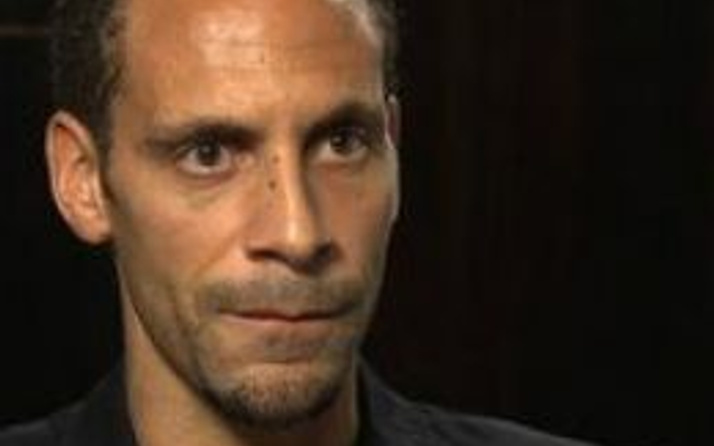 Rio Ferdinand'a Twitter yorumu için ceza
