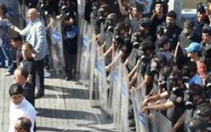 İstanbul'da Onur Yürüyüşü'ne polis müdahalesi