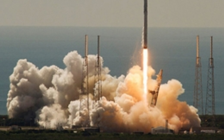 Uzaya malzeme taşıyan roket patladı