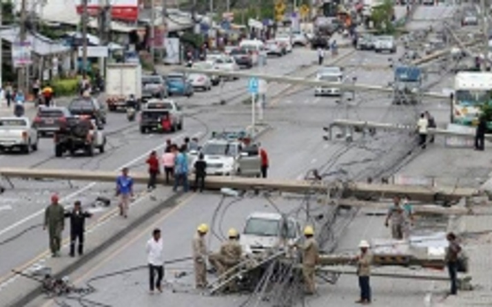 47 elektrik direği devrildi Akılalmaz kaza