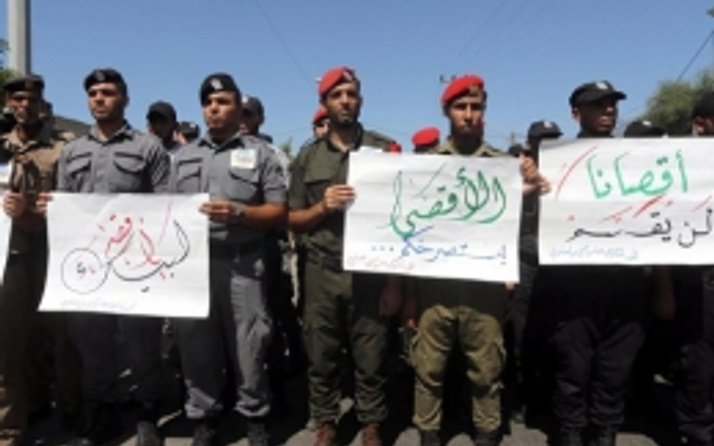 Filistinli polislerden Mescid-i Aksa protestosu
