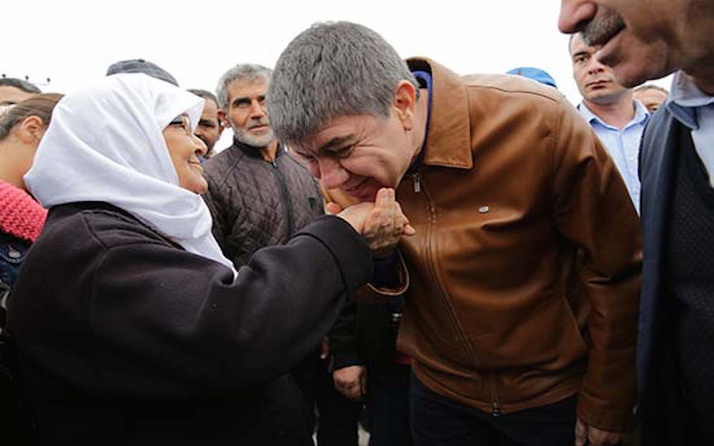 Türel, Demre’de Deve Güreşlerini izledi