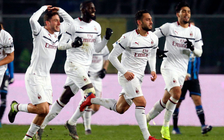 Hakan Çalhanoğlu yıldızlaştı Milan galibiyete 3 golle ulaştı