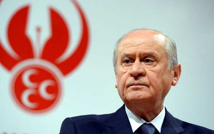 Devlet Bahçeli'ye anlamlı jest! Tam 149 yıllık tabanca hediye edildi