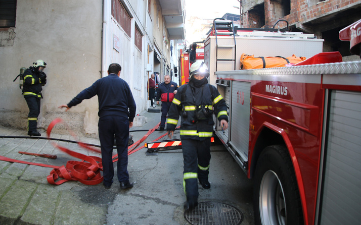 Rize'de elektrik sobası devrildi! Apartman dairesi alev alev yandı
