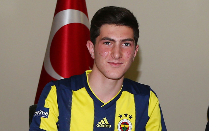 Fenerbahçe'de Osman Ertuğrul Çetin'e profesyonel sözleşme