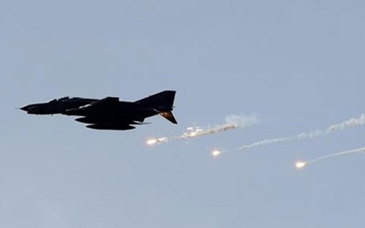 Hindistan savaş uçakları Pakistan'ı bombaladı