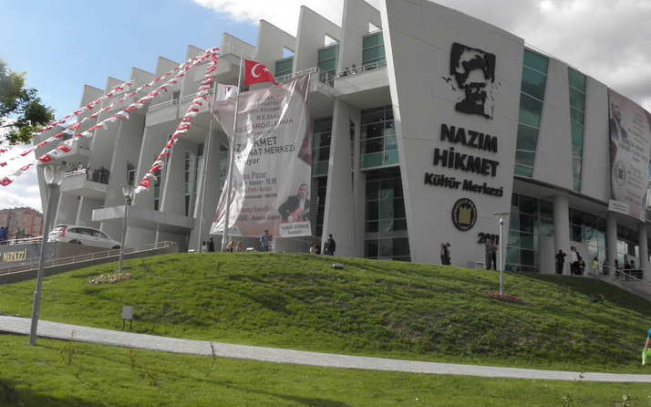 Mehmet Akif Kültür Merkezi olacaktı, Nazım Hikmet oldu!
