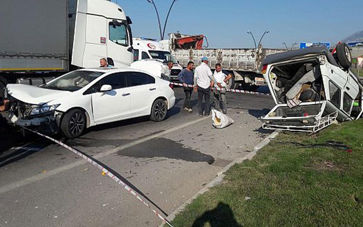 Manisa'da yolcu otobüsü TIR'a arkadan çarptı 2’si ağır 20 yaralı