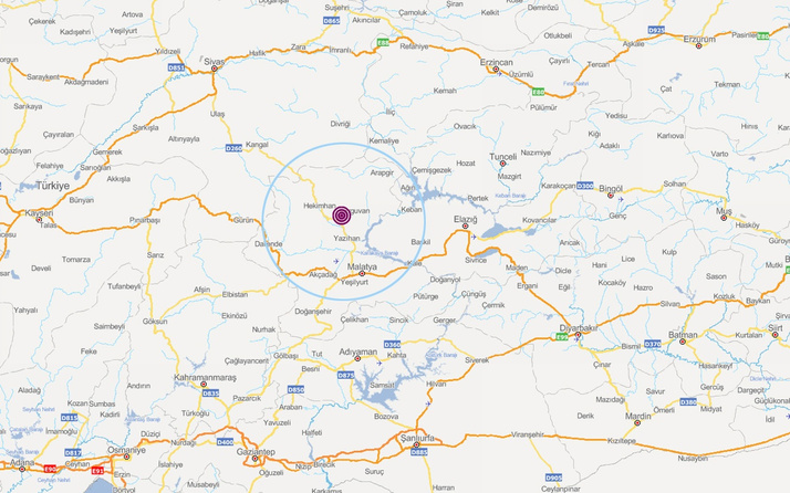 Malatya'da korkutan deprem! Halk sokaklara döküldü