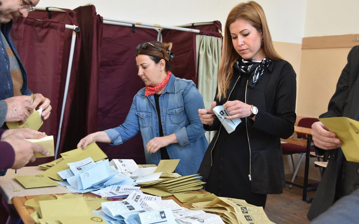 İzmir Bergama'da geçersiz oylar yeniden sayılacak