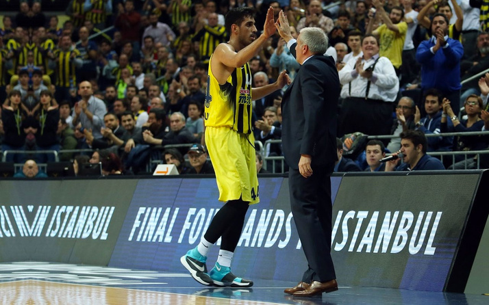 Fenerbahçe Ahmet Düverioğlu ile nikah tazeledi