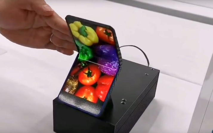 Katlanabilir telefonda bir ilk! Samsung ve Huawei'den çok başka