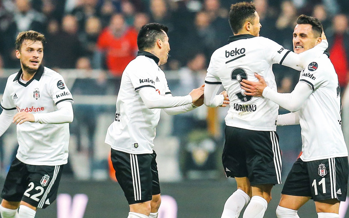 Başakşehir maçı öncesi Beşiktaş'ta Adriano şoku!