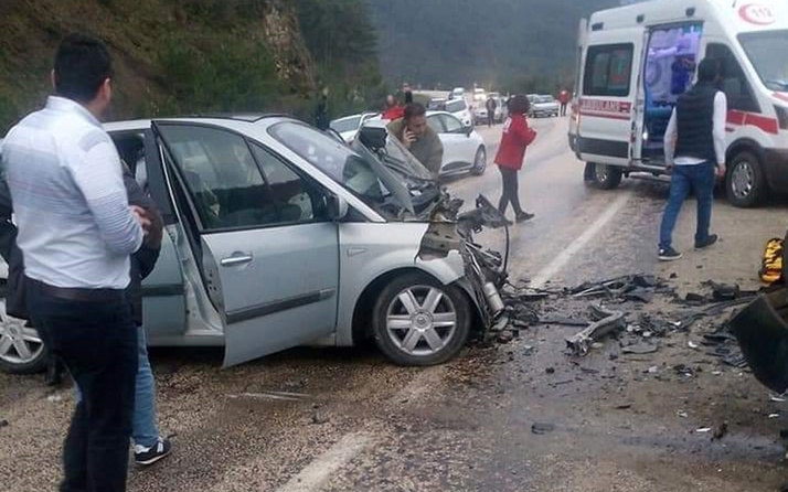 Bursa'da trafik kazası: 2 ölü 8 yaralı