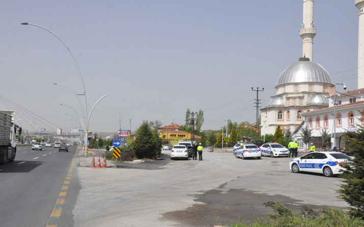 Ankara'da araç polis uygulama noktasına daldı: 1 şehidimiz var