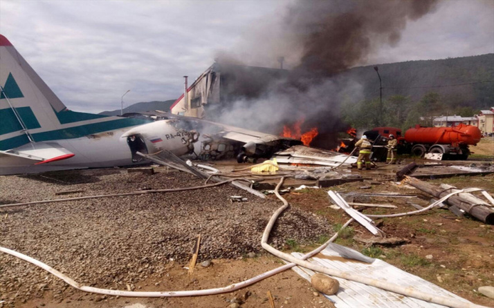 Rusya'da iniş yapan yolcu uçağı alev aldı! 2 ölü 22 yaralı