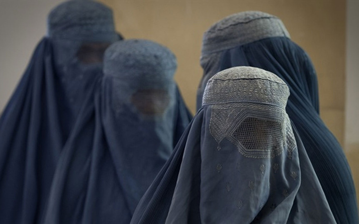 Hollanda'da Burkalı kadınlara "sivil müdahale" endişesi