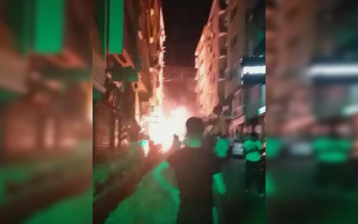 İstanbul Şirinevler'de kablolardaki patlamalar korkuttu