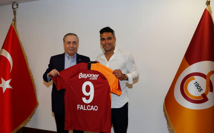 Galatasaray'dan yeni transferler için imza töreni