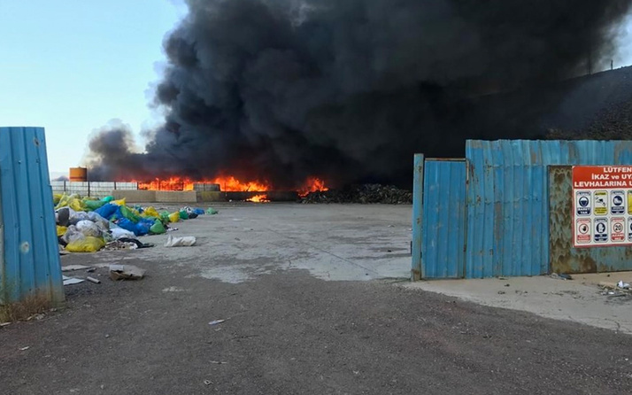 Kırıkkale'de fabrika yangını! Alevler her yer sardı