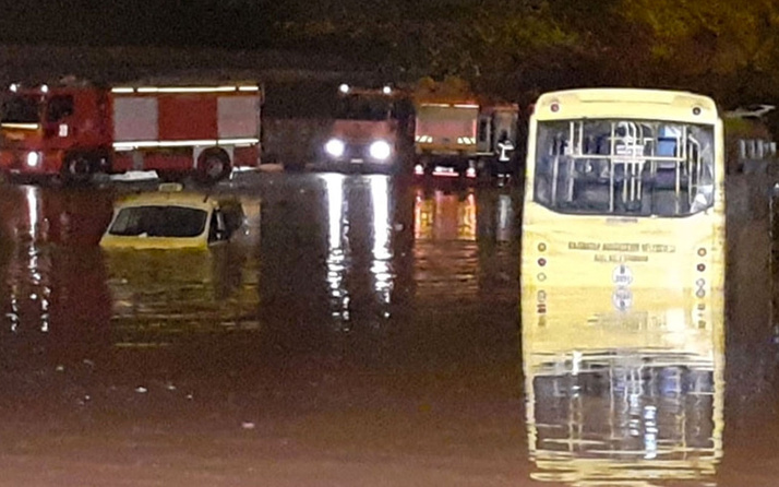 Aşırı yağışlar nedeniyle oluşan sel Gaziantep'i felç etti
