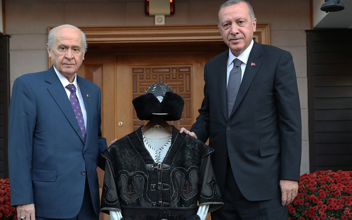 Devlet Bahçeli'nin Cumhurbaşkanı Erdoğan'a hediye ettiği hakan kaftanının sırrı