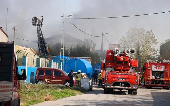 Tuzla'da korkutan fabrika yangını