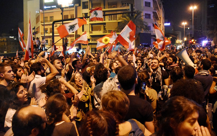 Lübnan Cumhurbaşkanı Avn'ın konuşması halkı sokağa döktü