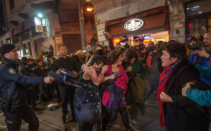 Taksim'deki kadın eylemine biber gazlı müdahale! Emniyet'ten açıklama