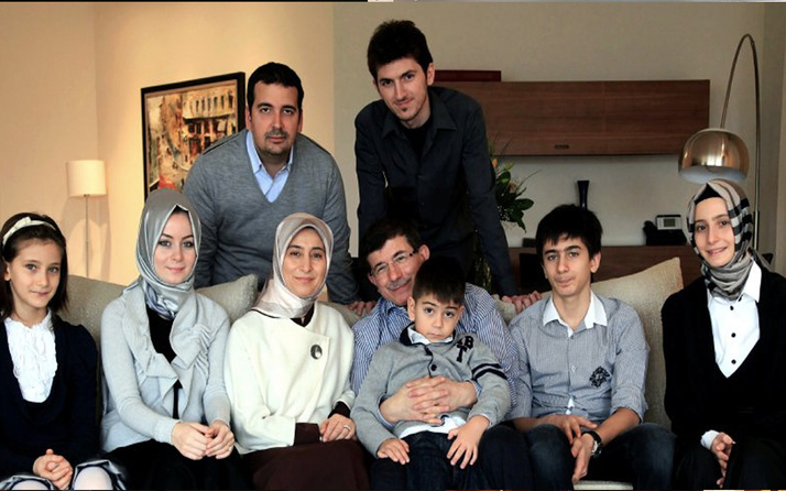 Ahmet Davutoğlu aslen nereli yaşı kaç eşi ve çocukları kimdir?