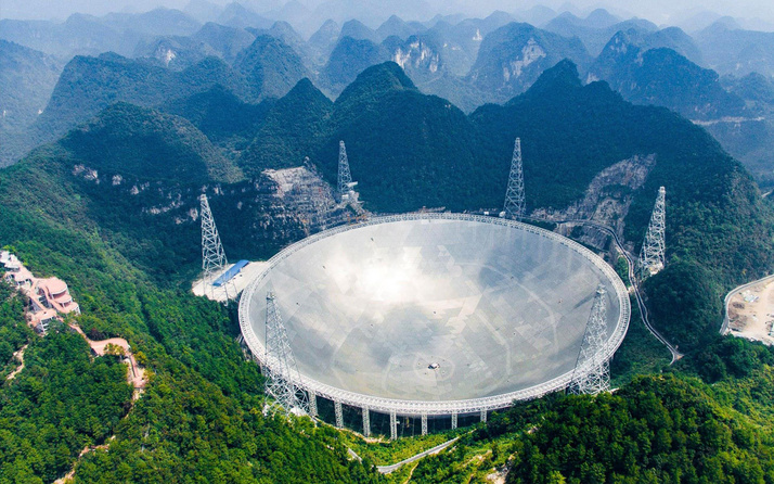 Çin'de inşa edilen 30 futbol sahasında büyüklükteki teleskop faaliyete geçti