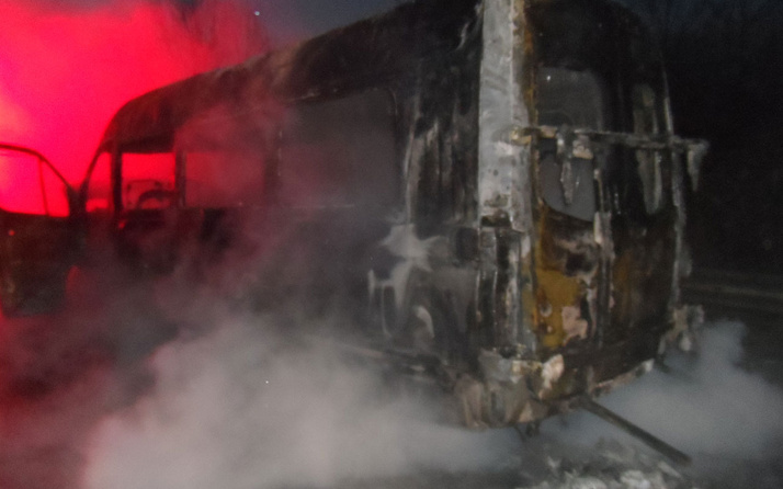 Anadolu Otoyolu'nda seyir halindeki minibüs yandı