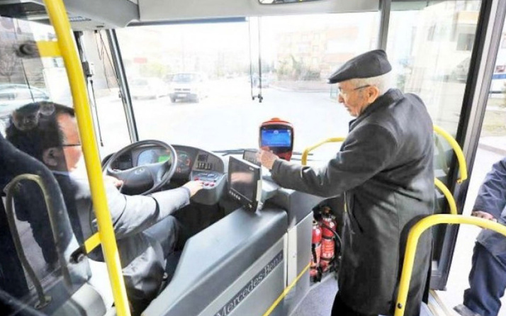 65 yaş üstündekiler yoğun mesai saatlerinde toplu taşımada ücret ödeyecek