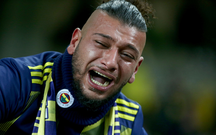 Galatasaray yenilgisinin ardından Kadıköy'de ağlayan Fenerbahçeliler