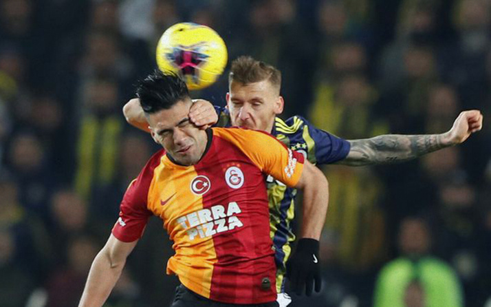 Galatasaraylı Falcao Fenerbahçe taraftarını çıldırttı