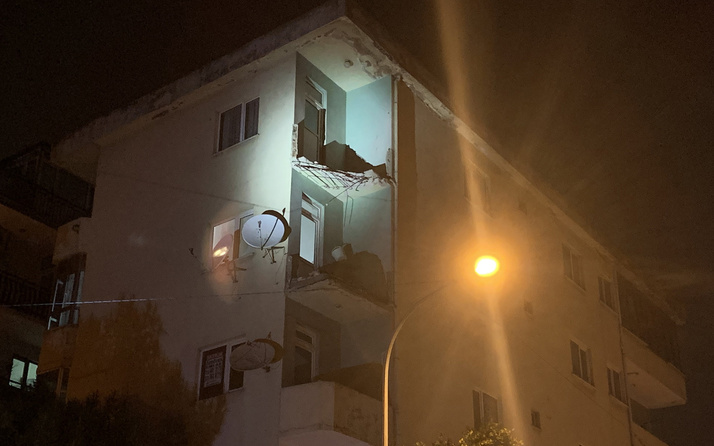 Pendik'te 4 katlı binanın balkonları çöktü