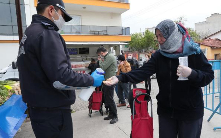 Akhisar Belediyesi 5 bin maske dağıttı