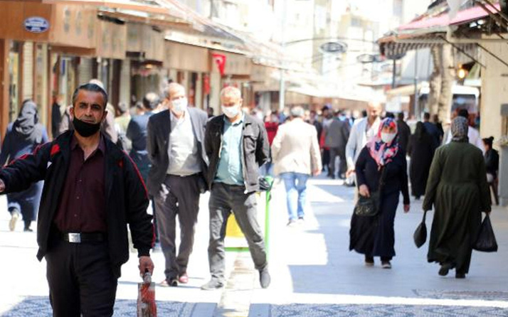 Gaziantep'te sokağa çıkma yasağı sonrası caddelerde insan seli oluştu