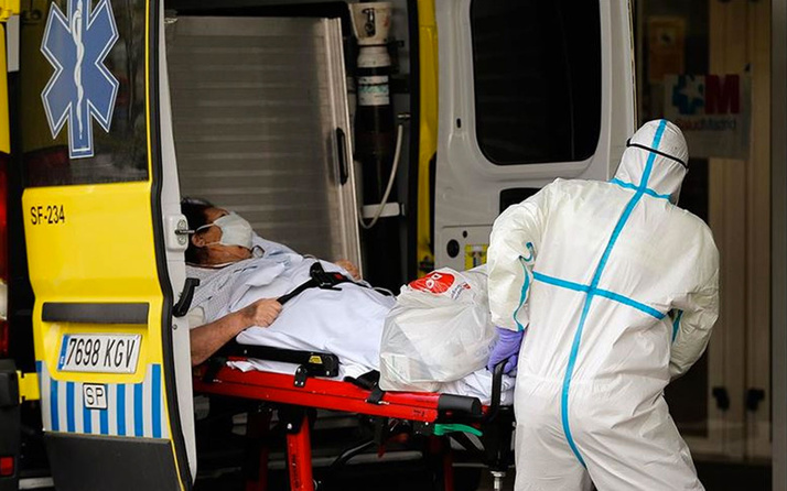 Associated Press: Çin kilit 6 günde pandemiye karşı halkı uyarmadı