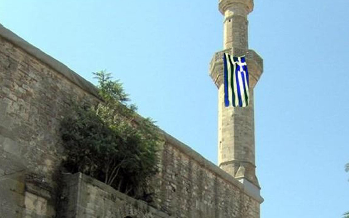 Dimetoka’da tarihi camide Yunan provokasyonu