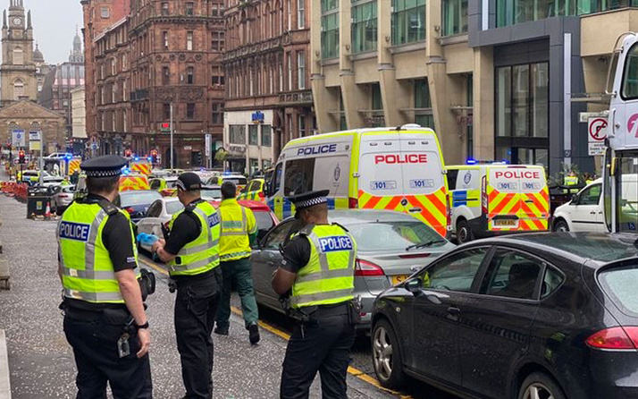 İskoçya'da bıçaklı saldırı: Ölü ve yaralılar var