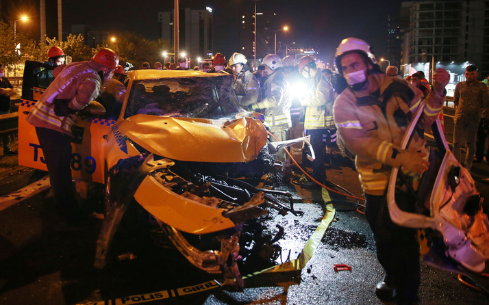 İstanbul'da trafik kazası taksi şoförü feci şekilde can verdi