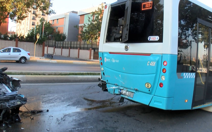 Ataşehir'de halk otobüsüne çarpan otomobilde ölüm geldi